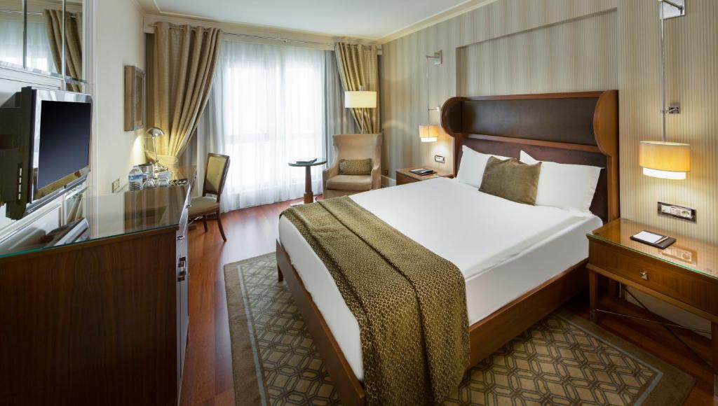 هتل تایتانیک سیتی تکسیم استانبول